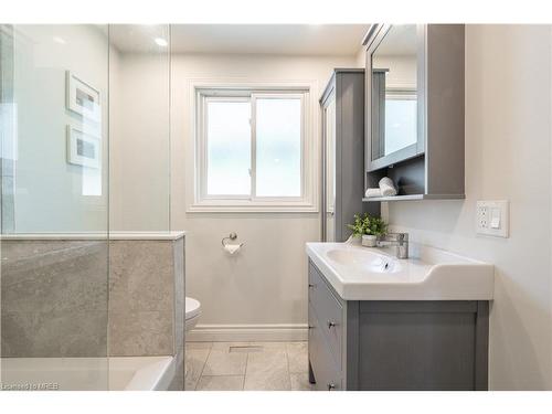 5290 Joel Avenue, Burlington, ON - Indoor Photo Showing Bathroom