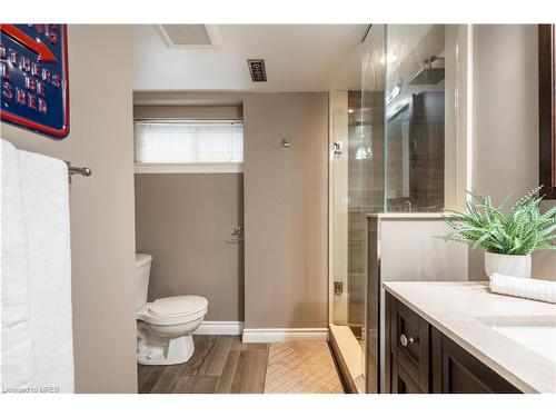 5290 Joel Avenue, Burlington, ON - Indoor Photo Showing Bathroom