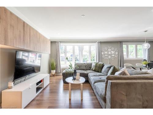 5290 Joel Avenue, Burlington, ON - Indoor Photo Showing Living Room