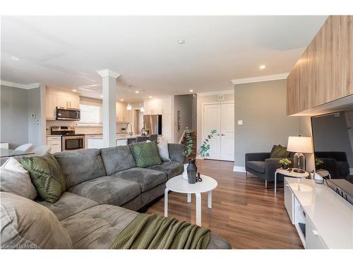 5290 Joel Avenue, Burlington, ON - Indoor Photo Showing Living Room