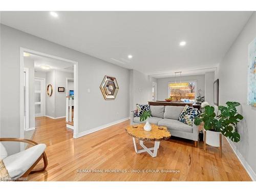 293 Mississaga Street, Oakville, ON - Indoor Photo Showing Living Room