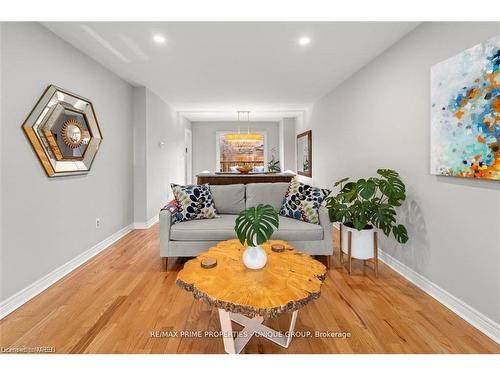 293 Mississaga Street, Oakville, ON - Indoor Photo Showing Living Room