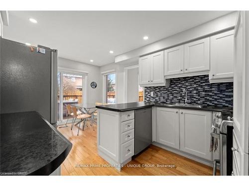 293 Mississaga Street, Oakville, ON - Indoor Photo Showing Kitchen