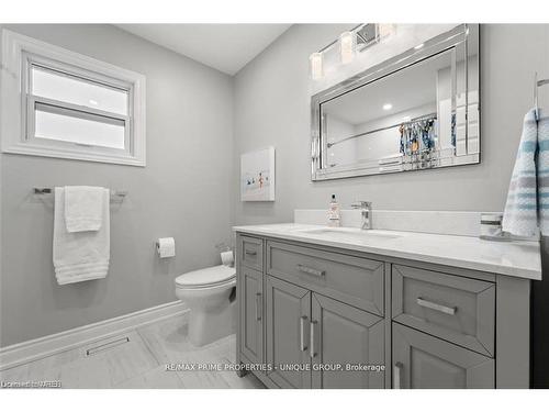 293 Mississaga Street, Oakville, ON - Indoor Photo Showing Bathroom