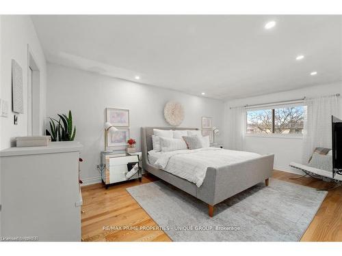 293 Mississaga Street, Oakville, ON - Indoor Photo Showing Bedroom