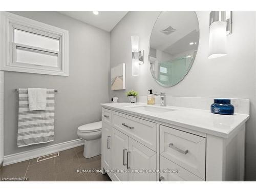 293 Mississaga Street, Oakville, ON - Indoor Photo Showing Bathroom