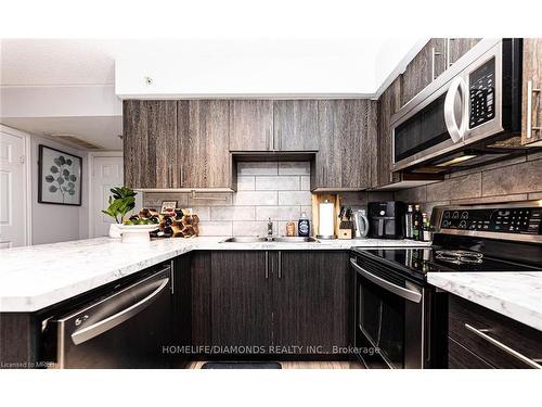 306-1450 Bishops Gate, Oakville, ON - Indoor Photo Showing Kitchen With Double Sink