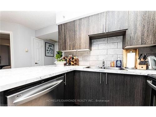 306-1450 Bishops Gate, Oakville, ON - Indoor Photo Showing Kitchen With Double Sink