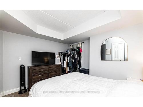 306-1450 Bishops Gate, Oakville, ON - Indoor Photo Showing Bedroom
