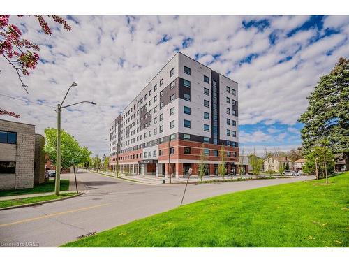 417-1 Wellington St Street, Brantford, ON - Outdoor With Facade