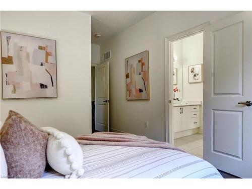 395 Humphrey Street, Hamilton, ON - Indoor Photo Showing Bedroom