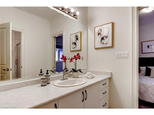 395 Humphrey Street, Hamilton, ON - Indoor Photo Showing Bathroom