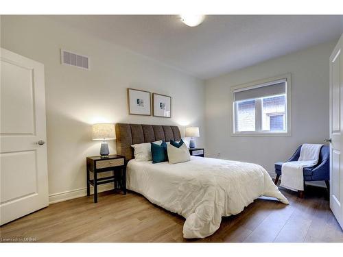 395 Humphrey Street, Hamilton, ON - Indoor Photo Showing Bedroom