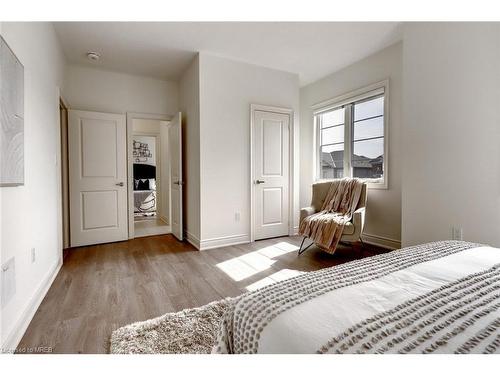 395 Humphrey Street, Hamilton, ON - Indoor Photo Showing Bedroom