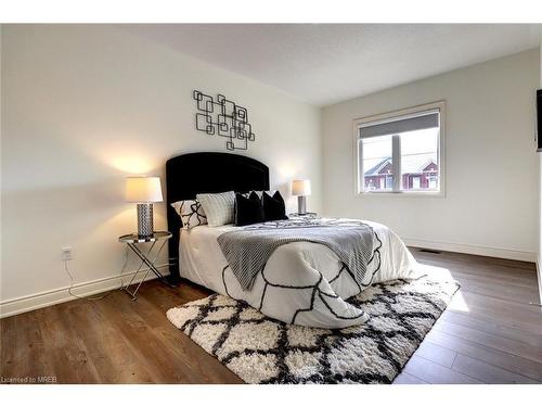395 Humphrey Street, Hamilton, ON - Indoor Photo Showing Bedroom