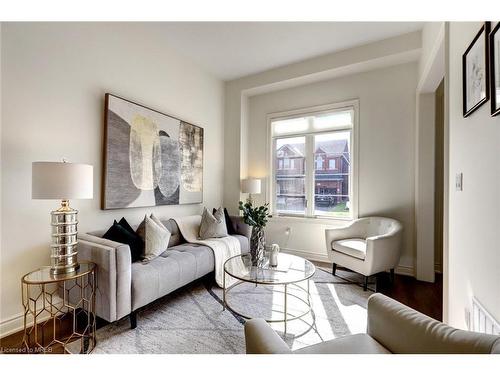 395 Humphrey Street, Hamilton, ON - Indoor Photo Showing Living Room