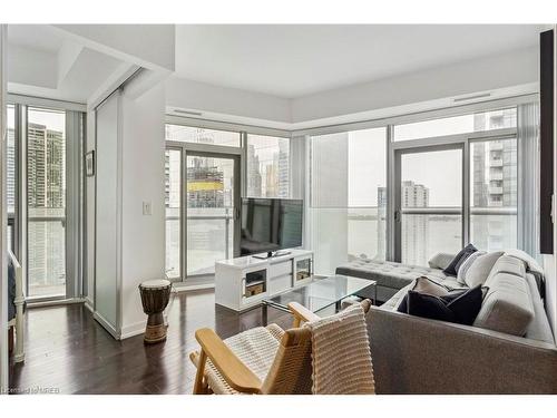 2502-14 York Street, Toronto, ON - Indoor Photo Showing Living Room