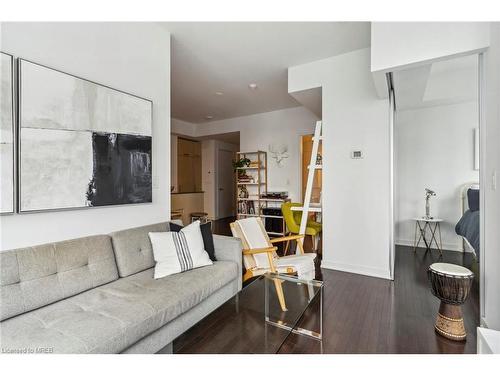 2502-14 York Street, Toronto, ON - Indoor Photo Showing Living Room