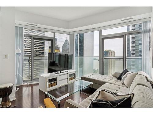 2502-14 York Street, Toronto, ON - Indoor Photo Showing Living Room