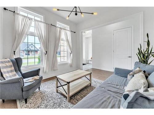 67 Summer Breeze Drive, Quinte West, ON - Indoor Photo Showing Living Room