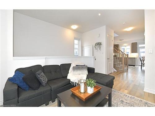 101-61 Soho Street, Stoney Creek, ON - Indoor Photo Showing Living Room