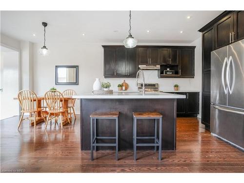 3246 Robert Brown Boulevard, Oakville, ON - Indoor Photo Showing Kitchen With Upgraded Kitchen
