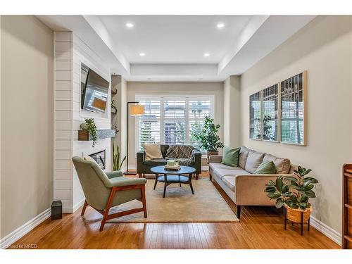 17-3038 Haines Road, Mississauga, ON - Indoor Photo Showing Living Room