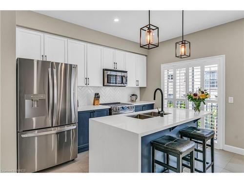 17-3038 Haines Road, Mississauga, ON - Indoor Photo Showing Kitchen With Double Sink With Upgraded Kitchen