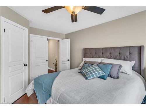 17-3038 Haines Road, Mississauga, ON - Indoor Photo Showing Bedroom