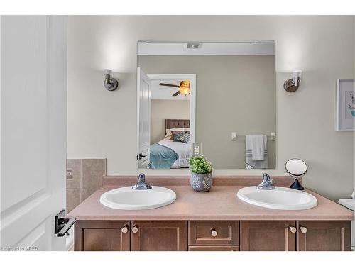 17-3038 Haines Road, Mississauga, ON - Indoor Photo Showing Bathroom