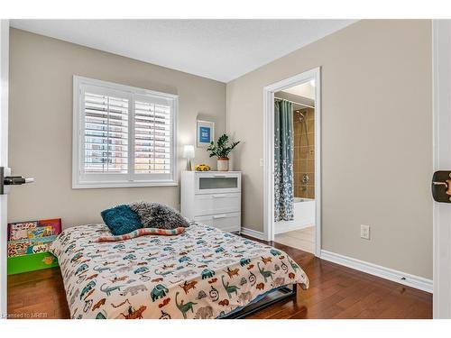 17-3038 Haines Road, Mississauga, ON - Indoor Photo Showing Bedroom