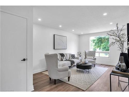 3 Camelot Crescent, London, ON - Indoor Photo Showing Living Room