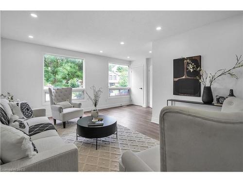 3 Camelot Crescent, London, ON - Indoor Photo Showing Living Room