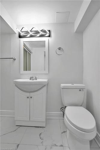 3 Camelot Crescent, London, ON - Indoor Photo Showing Bathroom