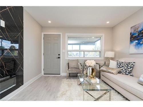 2009 Brampton Street, Hamilton, ON - Indoor Photo Showing Living Room