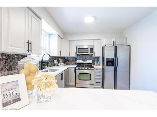 2009 Brampton Street, Hamilton, ON - Indoor Photo Showing Kitchen