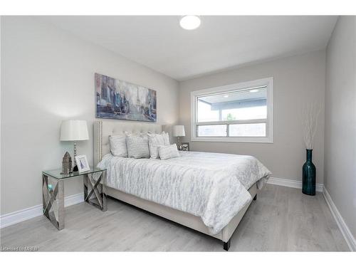 2009 Brampton Street, Hamilton, ON - Indoor Photo Showing Bedroom