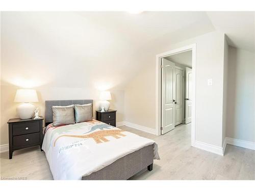 2009 Brampton Street, Hamilton, ON - Indoor Photo Showing Bedroom