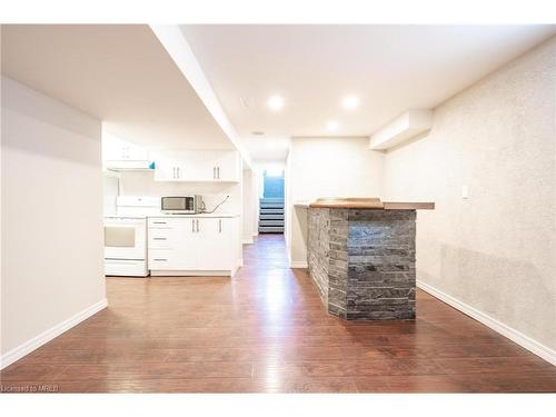 2009 Brampton Street, Hamilton, ON - Indoor Photo Showing Kitchen