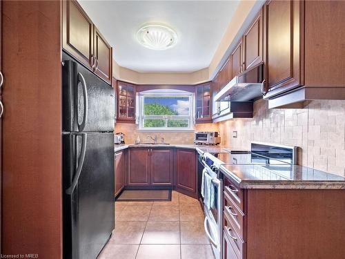 374 Wentworth Street, Oakville, ON - Indoor Photo Showing Kitchen