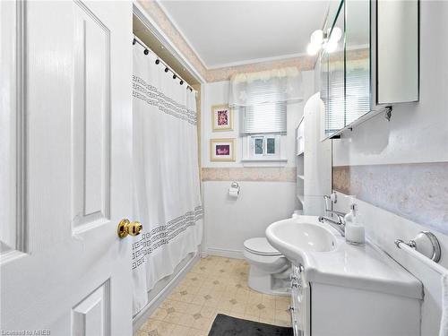 374 Wentworth Street, Oakville, ON - Indoor Photo Showing Bathroom