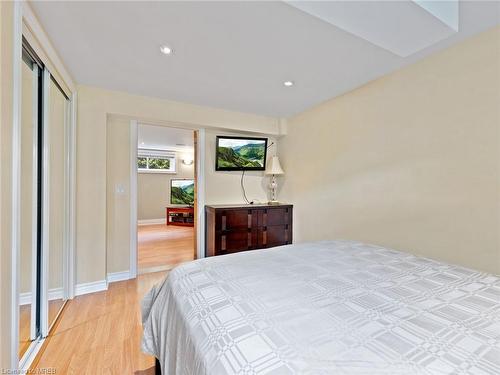 374 Wentworth Street, Oakville, ON - Indoor Photo Showing Bedroom