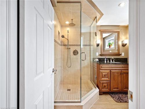 374 Wentworth Street, Oakville, ON - Indoor Photo Showing Bathroom