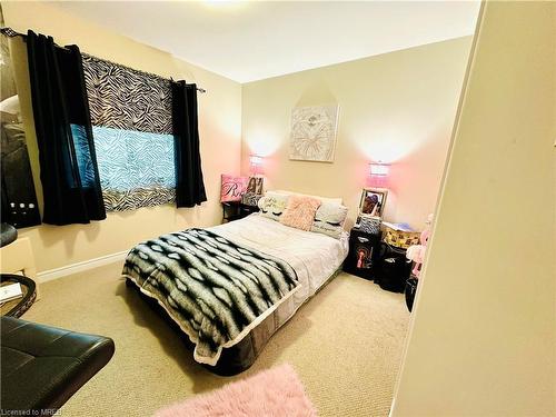 7795 Hanniwell Street, Niagara Falls, ON - Indoor Photo Showing Bedroom