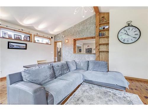 148 Heslop Road, Milton, ON - Indoor Photo Showing Living Room