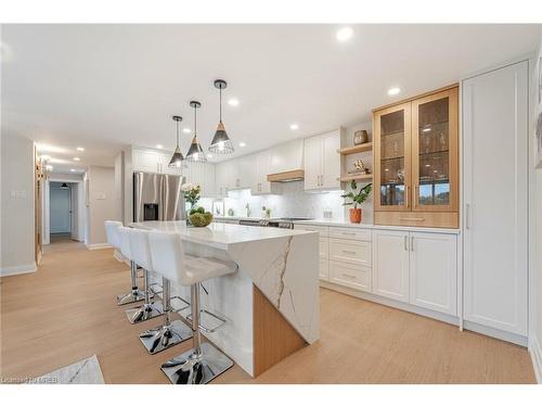 214-475 The West Mall, Toronto, ON - Indoor Photo Showing Kitchen With Upgraded Kitchen