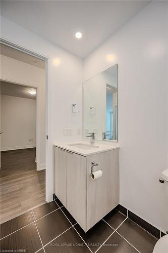 209-65 Annie Craig Drive, Toronto, ON - Indoor Photo Showing Bathroom