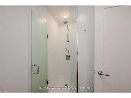 209-65 Annie Craig Drive, Toronto, ON - Indoor Photo Showing Bathroom