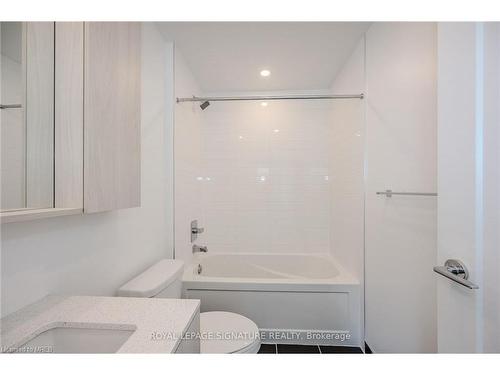 209-65 Annie Craig Drive, Toronto, ON - Indoor Photo Showing Bathroom