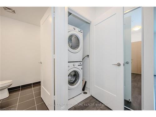 209-65 Annie Craig Drive, Toronto, ON - Indoor Photo Showing Laundry Room
